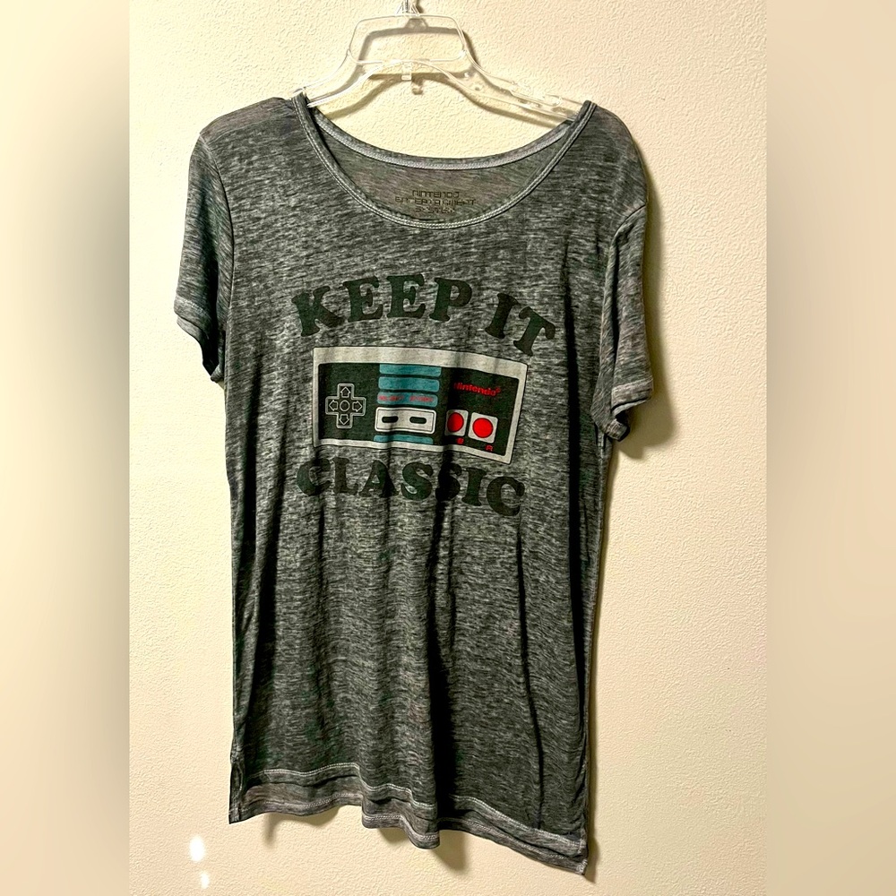 NES Nintendo Enterainment System
"Keep It Classic" Size XL T-Shirt Gray Womens